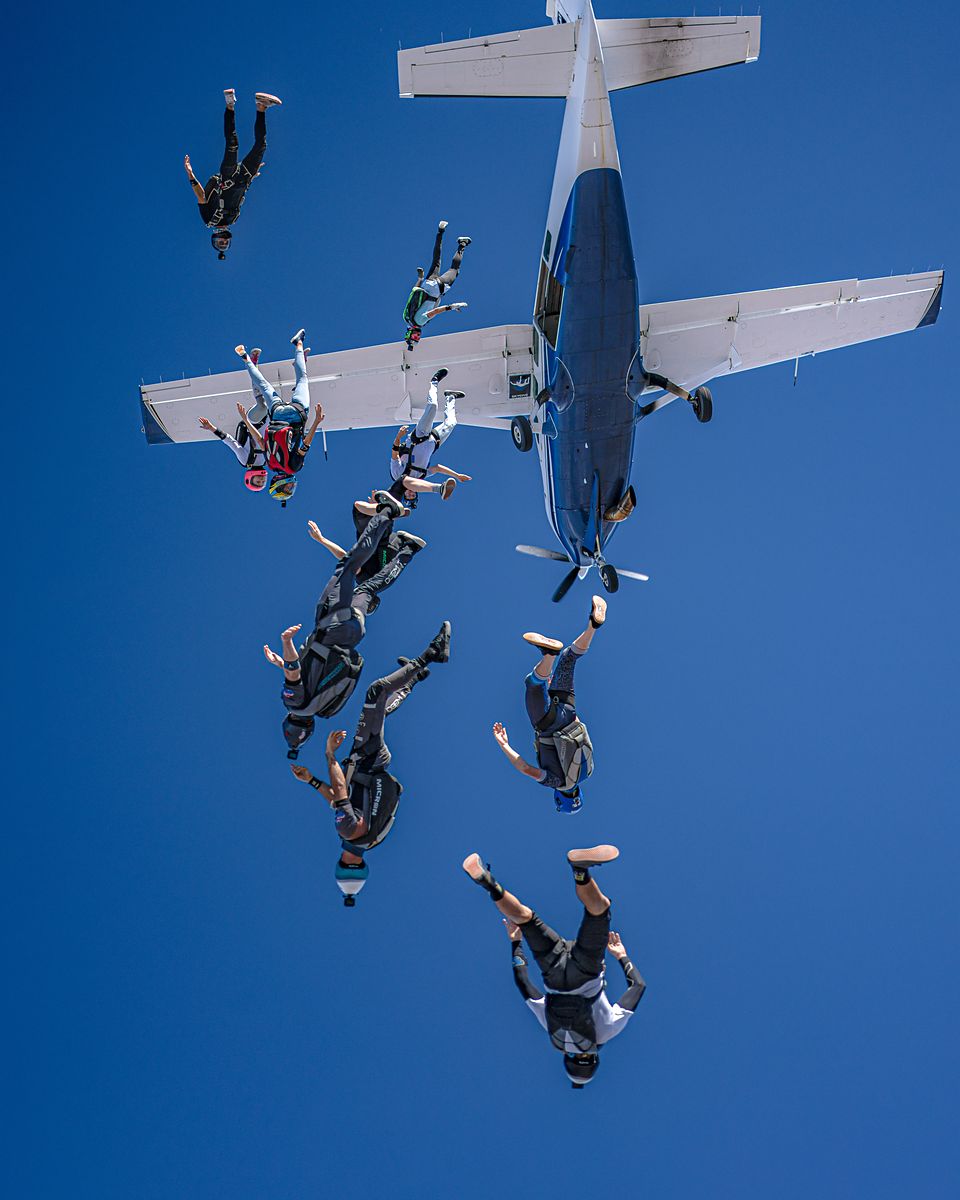 Skydivers leaving the aircraft in a stack