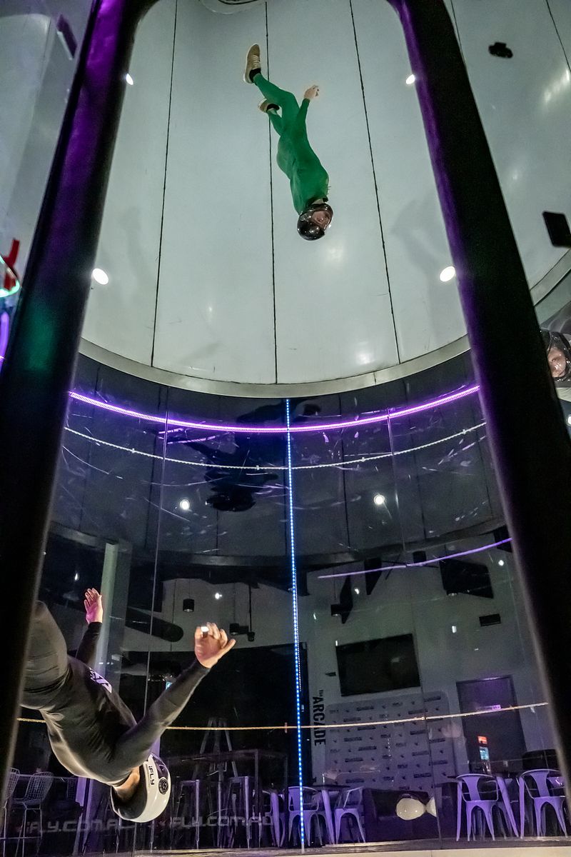 Flyers in the tunnel chamber seen from the glass