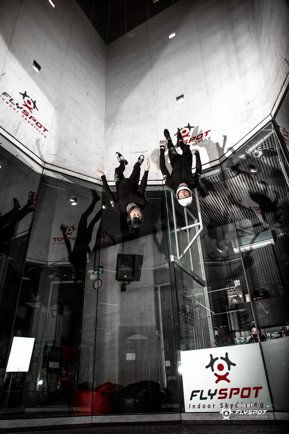 Mason Corby and Keith Grealy training head down at Flyspot, Warsaw