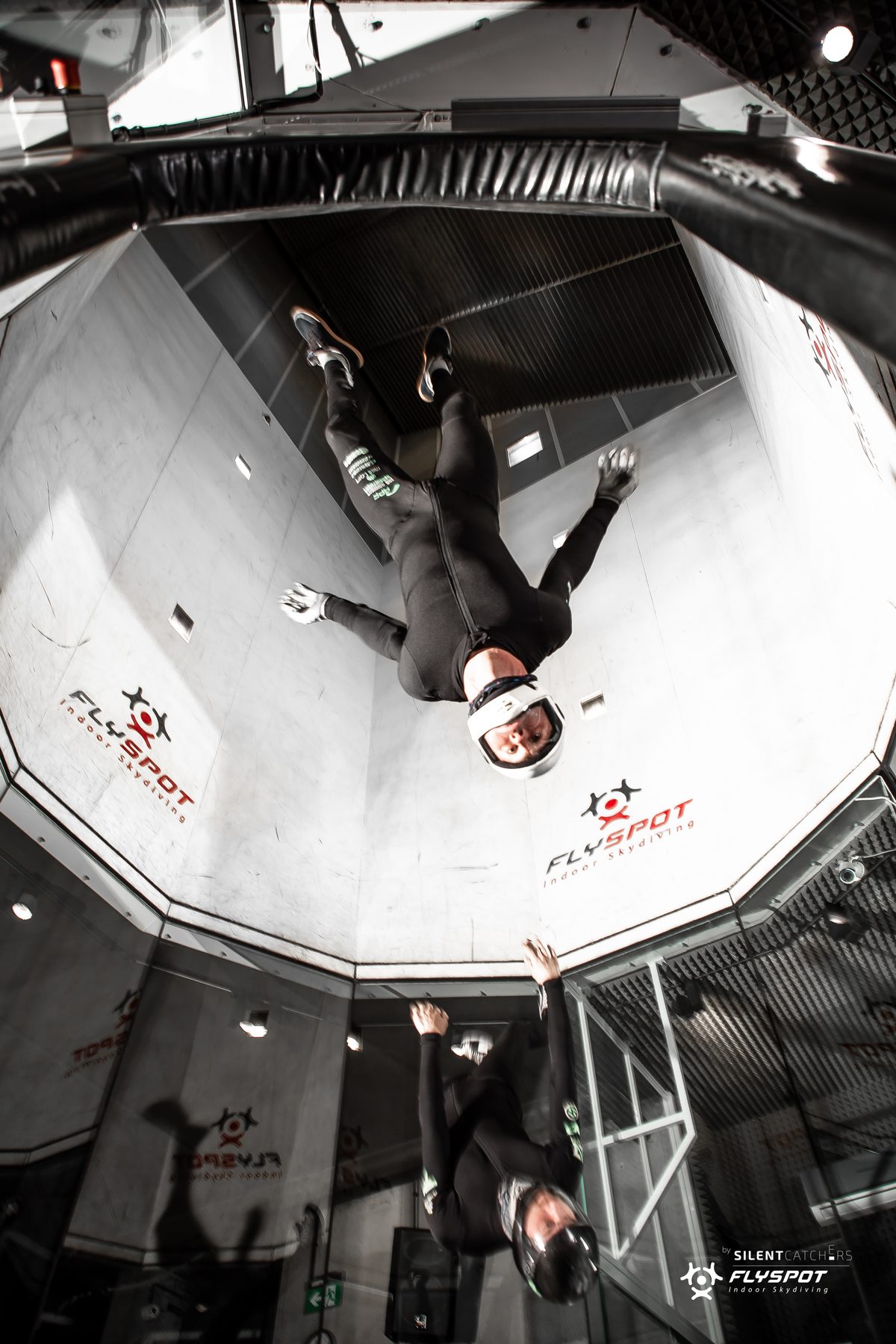 Mason Corby and Keith Grealy training head down at Flyspot, Warsaw