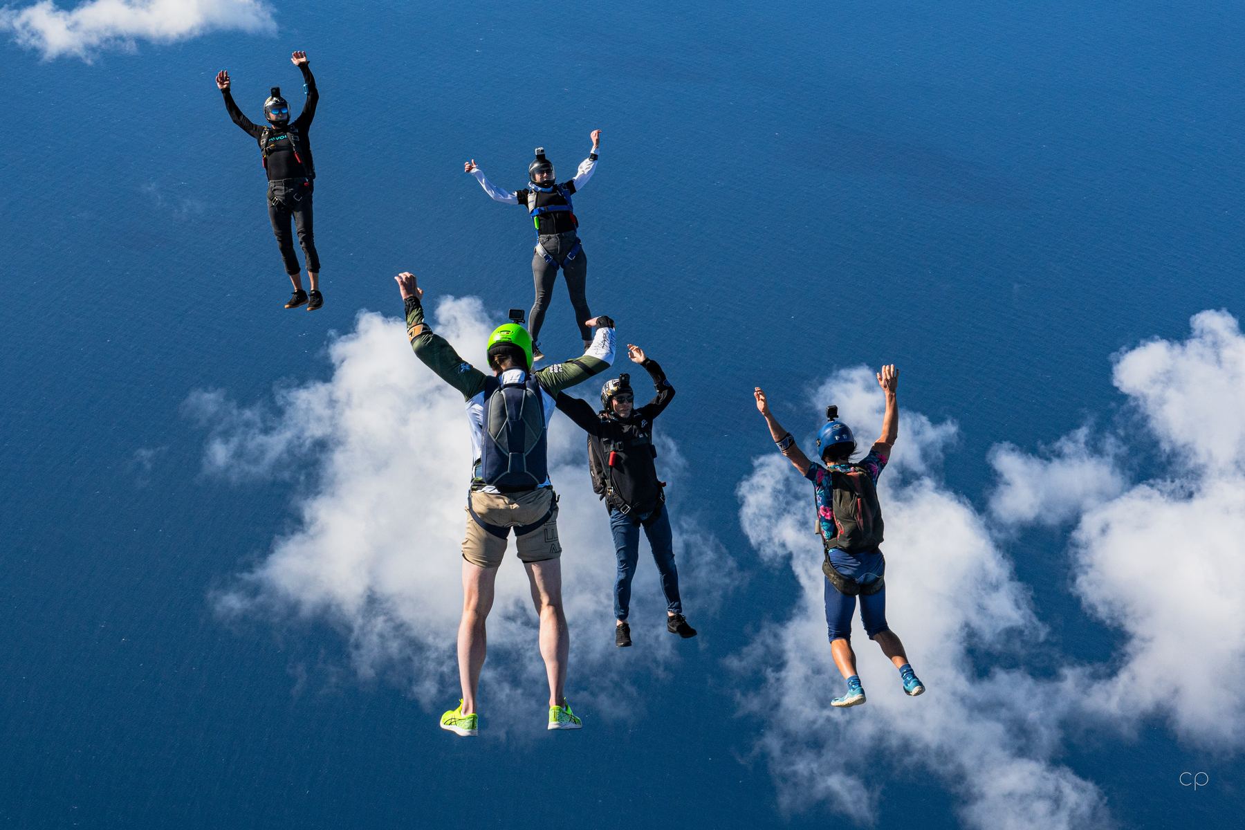 A big group in freefall at Foot Fetish #4